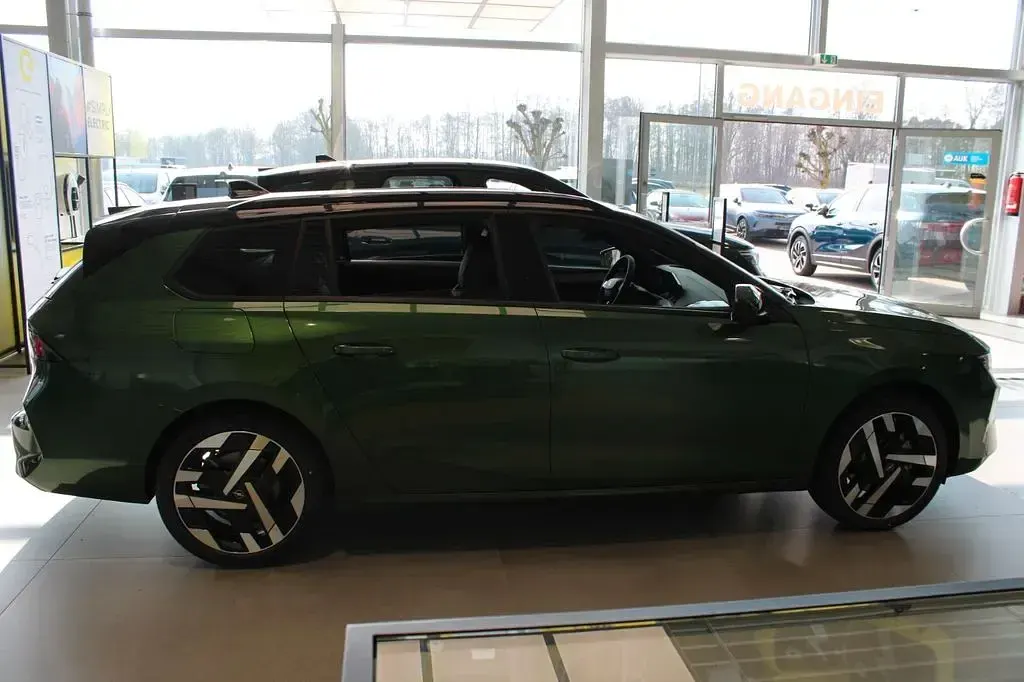 Gebraucht Opel Astra Ultimate 114 kW (156 PS) 2026 Grün Kombi