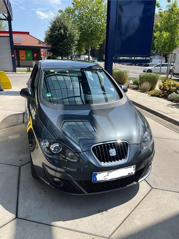 Grau Gebraucht 2010 Seat Altea Ecomotive Van / Kleinbus | 6.900 € (Teuer) - Bild 1/4