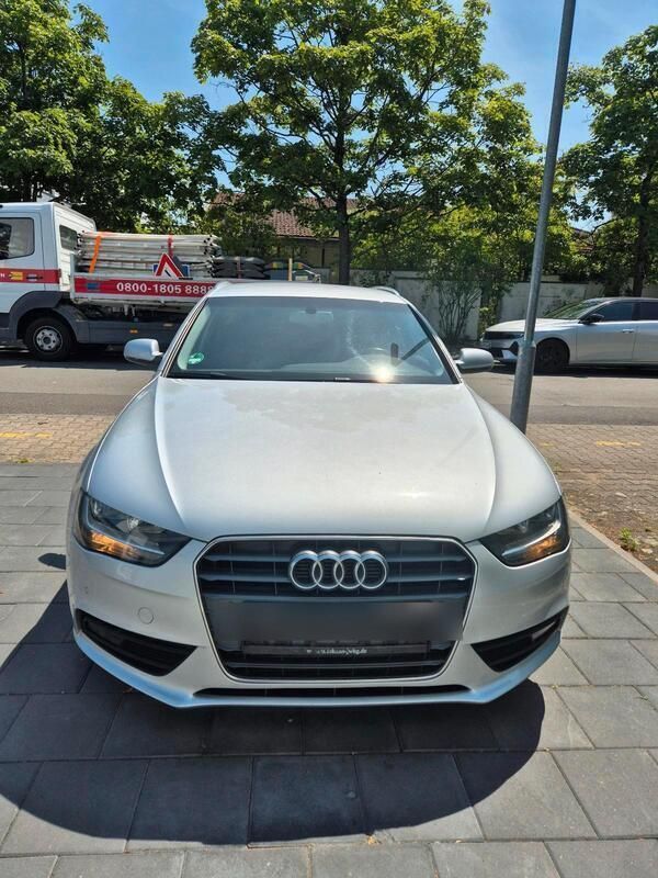 Silber Gebraucht 2013 Audi A4 Kombi | 8.700 € (Guter Preis) - Bild 1/4