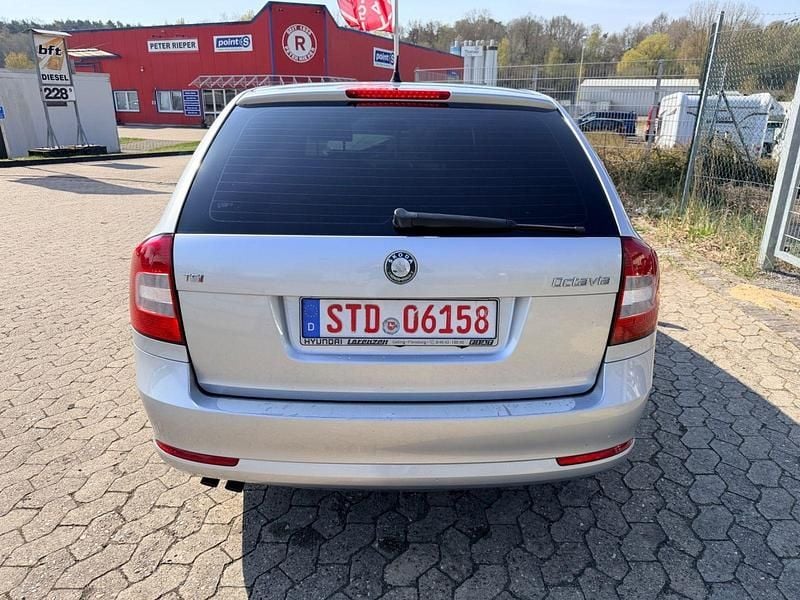 Gebraucht Skoda Octavia Ambiente 160 PS (117 kW) 2010 Silber Kombi