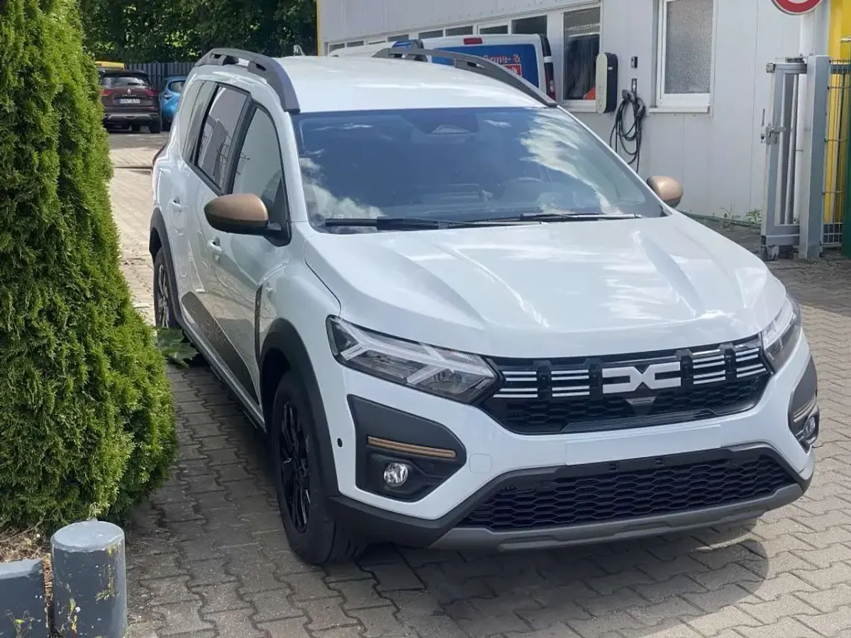 Gebraucht Dacia Jogger Extreme 91 PS (66 kW) 2025 Arktisweiß Van / Kleinbus