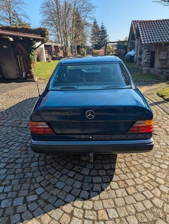 Gebraucht Mercedes 200 75 PS (55 kW) 1990 Blau Limousine