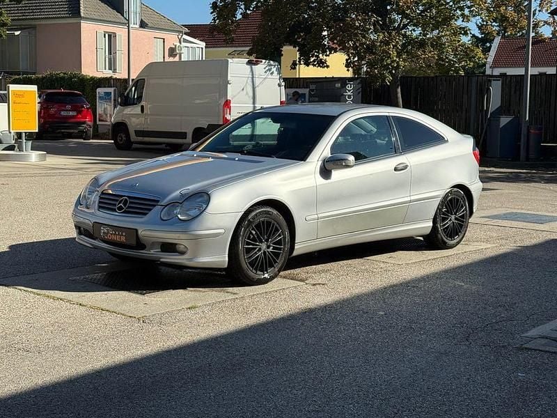 Gebraucht Mercedes C180 143 PS (105 kW) 2003 Brillantsilber  metalliclack Coupé