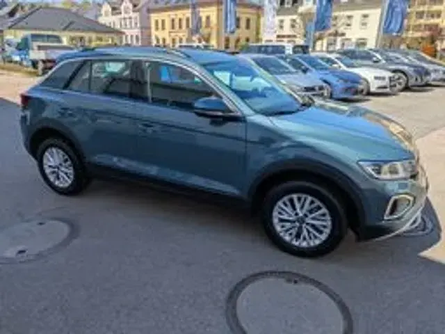 Gebraucht VW T-Roc Life 150 PS (110 kW) 2025 Blau SUV