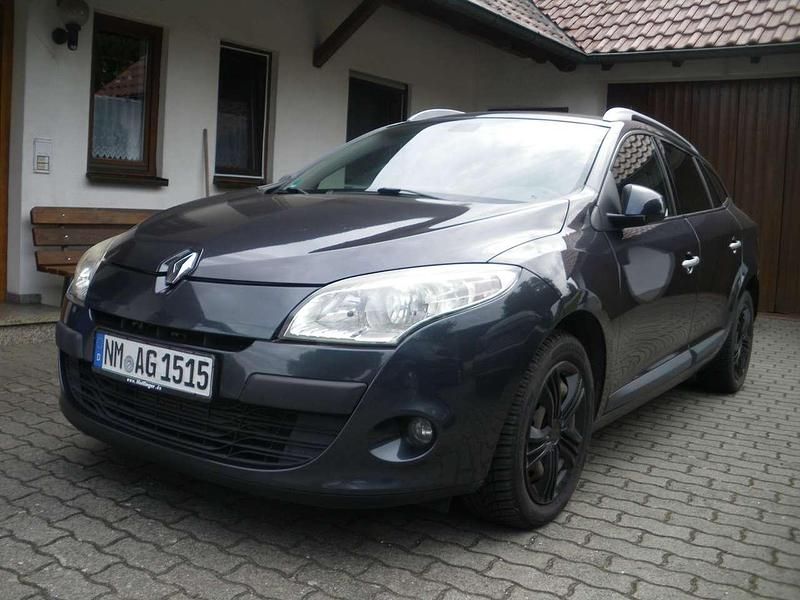Grau eclipse Gebraucht 2011 Renault Mégane GrandTour Dynamique Kombi | 2.800 € (Fairer Preis) - Bild 1/4