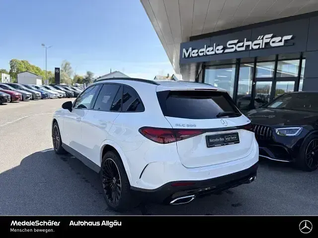 Gebraucht Mercedes GLC200 AMG 204 PS (150 kW) 2025 Unilack polarweiß SUV
