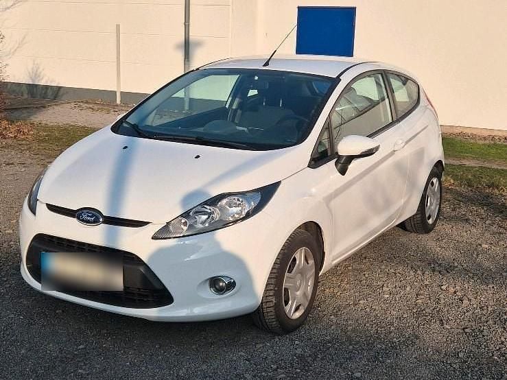 Gebraucht Ford Fiesta 80 PS (58 kW) 2012 Weiß Kleinwagen