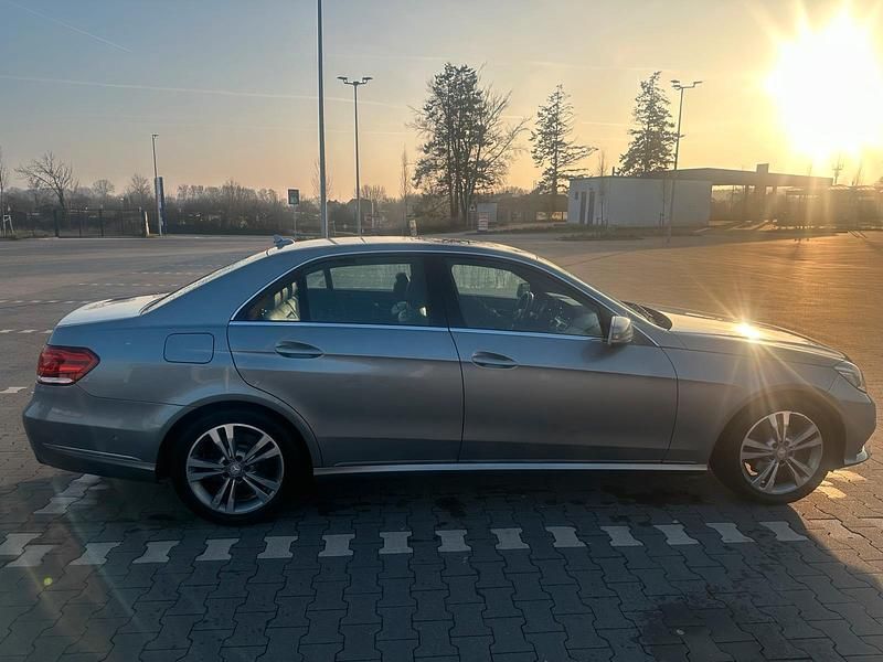 Gebraucht Mercedes E200 136 PS (100 kW) 2014 Grau Limousine