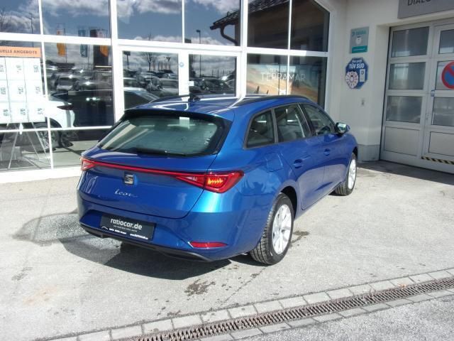 Nevada/moon weiss metallic Gebraucht 2024 Seat Leon FR Kombi | 27.579 € (Superpreis) - Bild 1/4