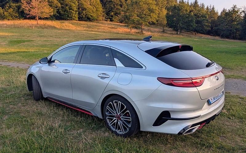 Silber Gebraucht 2021 Kia ProCeed GT 2 Kleinwagen | 20.999 € (Guter Preis) - Bild 1/4