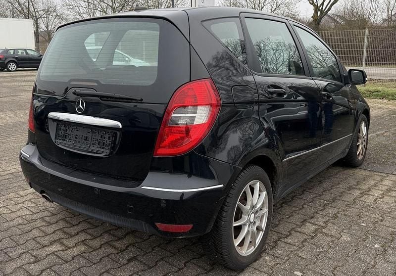 Schwarz Gebraucht 2010 Mercedes A160 Avantgarde Limousine | 2.780 € (Superpreis) - Bild 1/4