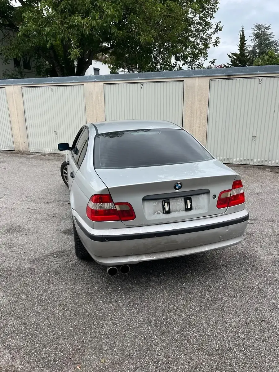 Gebraucht BMW 318 143 PS (105 kW) 2005 Silber Limousine