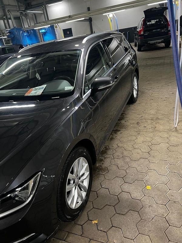 Grau Gebraucht 2019 VW Passat Comfortline Kombi | 15.500 € (Fairer Preis) - Bild 1/4