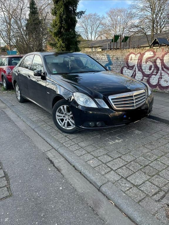 Gebraucht Mercedes E220 Classic 170 PS (125 kW) 2009 Schwarz Limousine