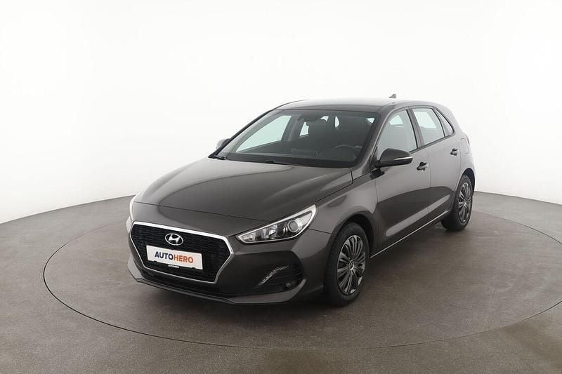 Braun Gebraucht 2019 Hyundai i30 Trend Limousine | 13.230 € (Fairer Preis) - Bild 1/3