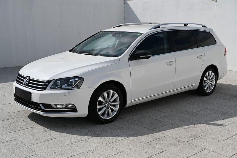 Weiß Gebraucht 2014 VW Passat Business Limousine | 5.960 € (Guter Preis) - Bild 1/4