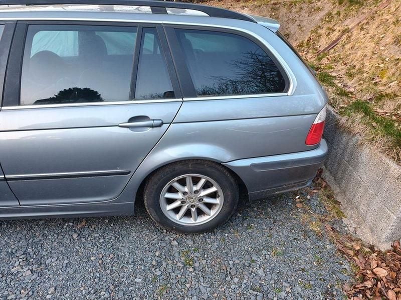 Second-hand BMW 318 143 CP (105 kW) 2004 Argintiu Break