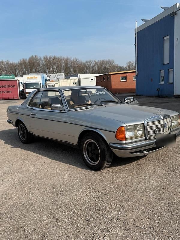 Gebraucht Mercedes 230 109 PS (80 kW) 1979 Silber Coupé