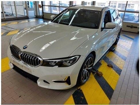 Weiß Gebraucht 2021 BMW 330e Luxury Line Limousine | 22.497 € (Guter Preis) - Bild 1/4