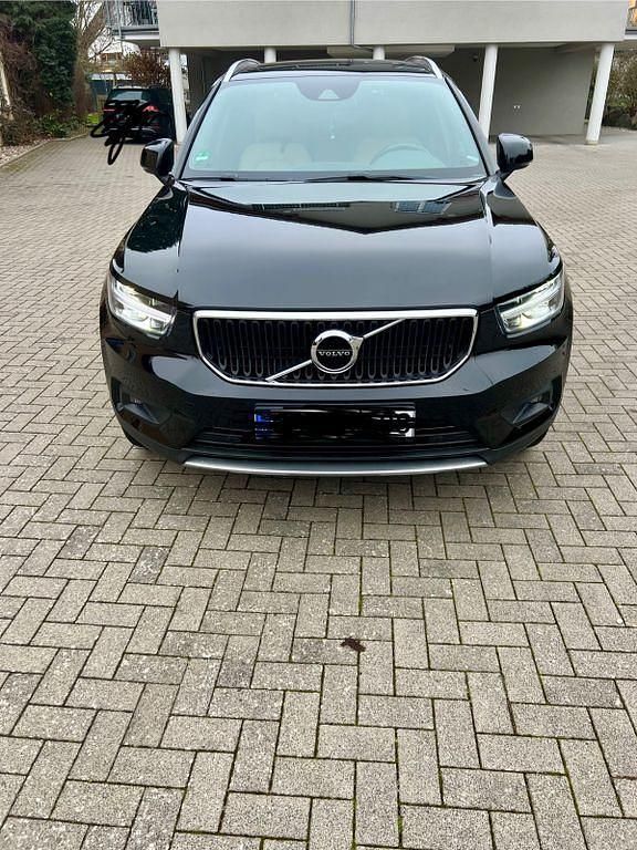 Schwarz Gebraucht 2018 Volvo XC40 Momentum SUV | 25.800 € (Fairer Preis) - Bild 1/4