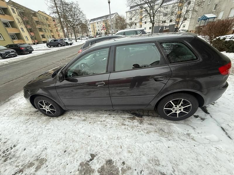 Gebraucht Audi A3 105 PS (77 kW) 2010 Braun Kleinwagen