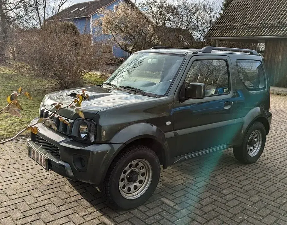 Gebraucht Suzuki Jimny Comfort 84 PS (61 kW) 2016 Grün SUV