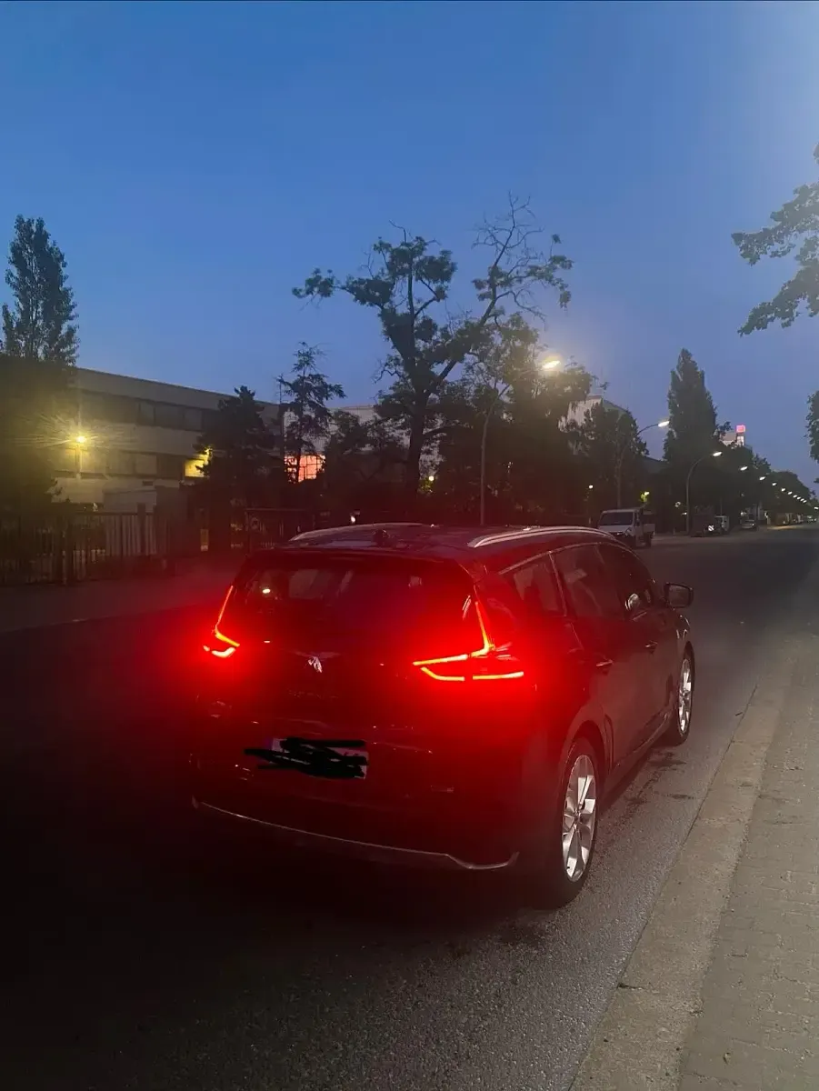 Gebraucht Renault Scenic E-Tech 110 PS (80 kW) 2017 Rot Van / Kleinbus