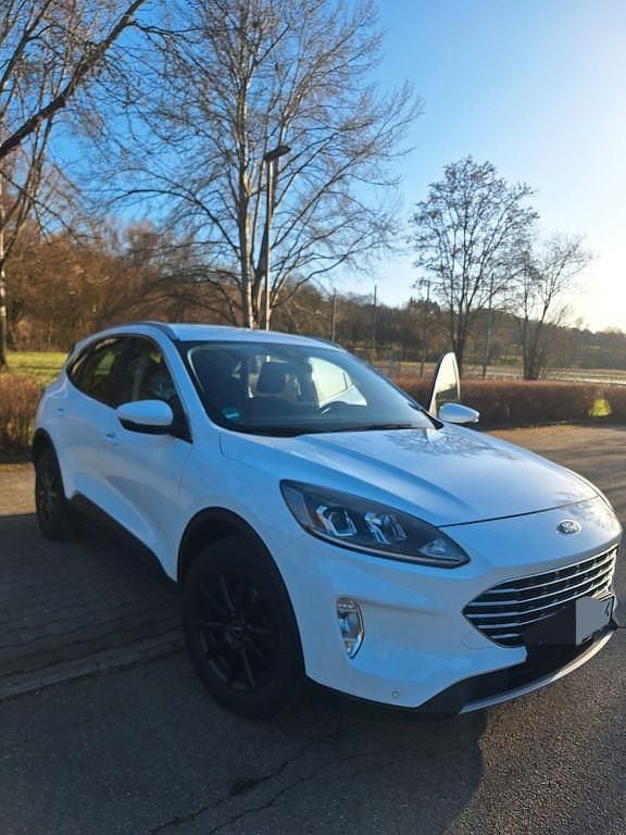 Gebraucht Ford Kuga Titanium 120 PS (88 kW) 2020 Weiß SUV