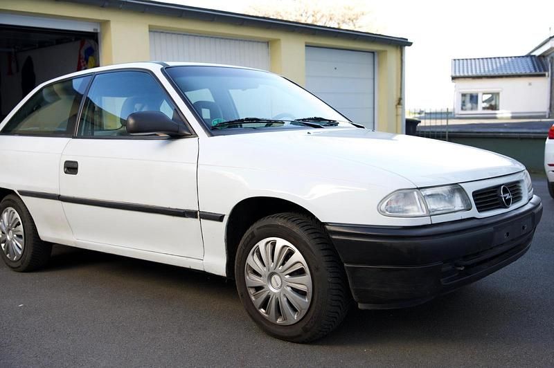 Gebraucht Opel Astra 75 PS (55 kW) 1997 Weiß Kleinwagen