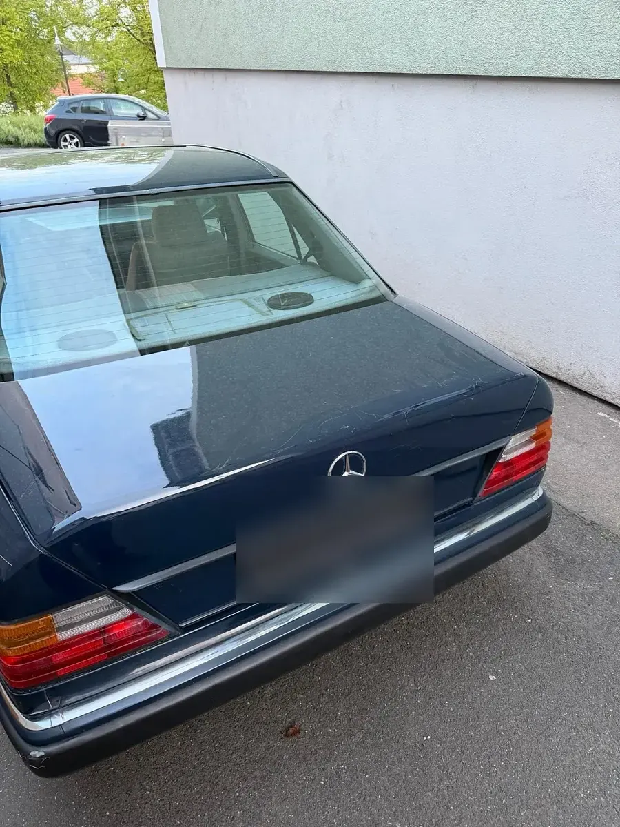 Second-hand Mercedes E250 90 CP (66 kW) 1989 Albastru Berlinǎ