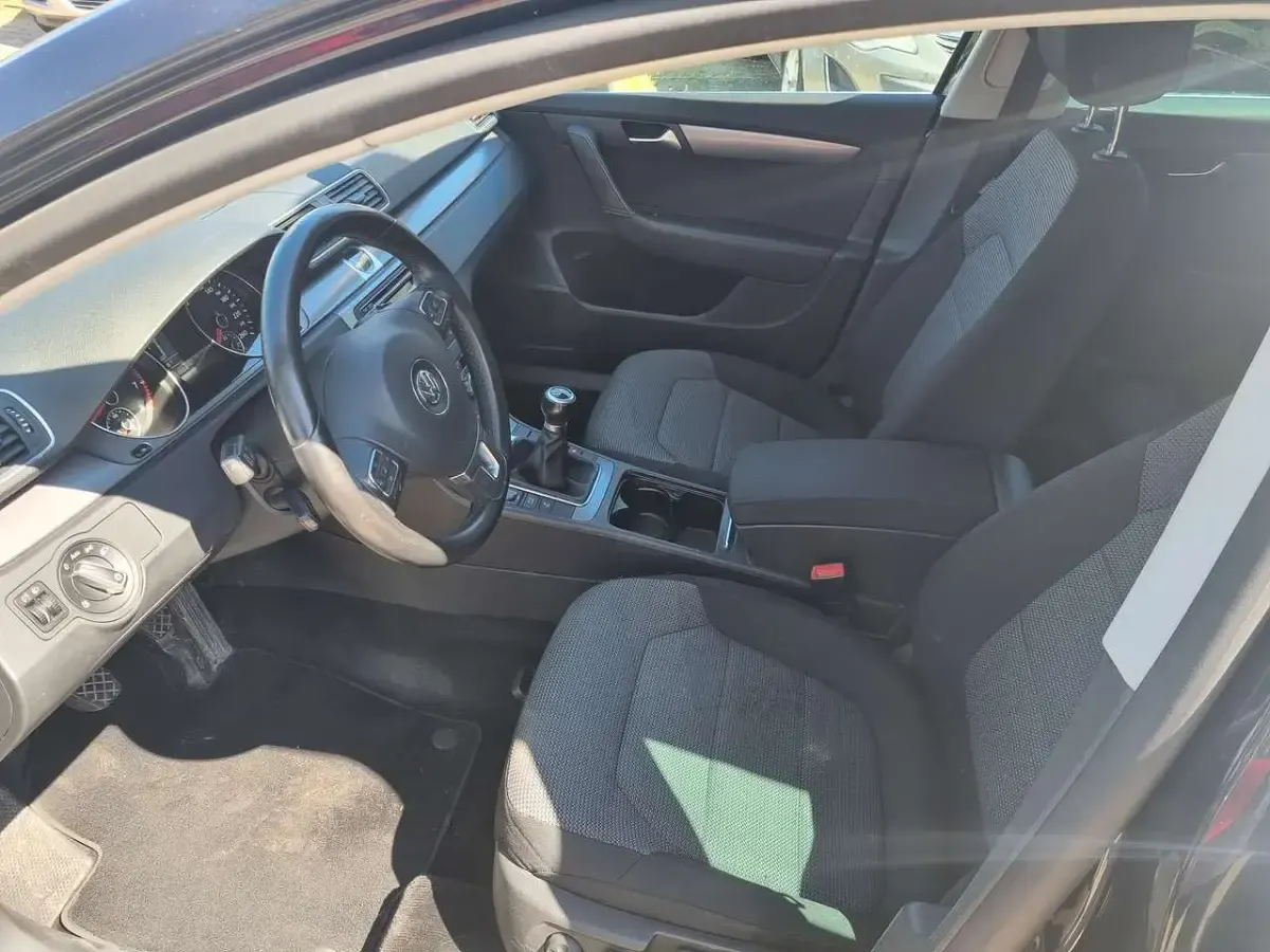Second-hand VW Passat Comfortline 122 CP (89 kW) 2012 Negru Break