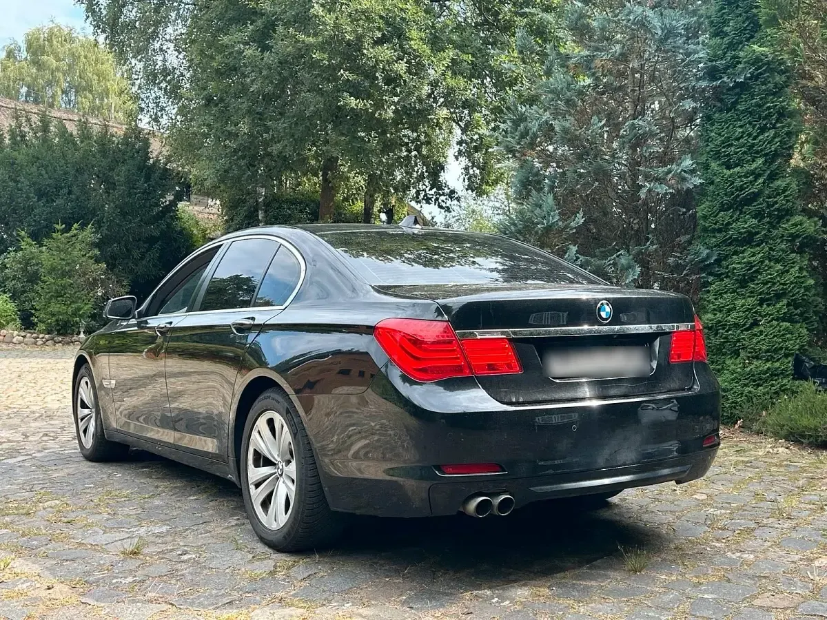 Gebraucht BMW 730 245 PS (180 kW) 2011 Schwarz Limousine