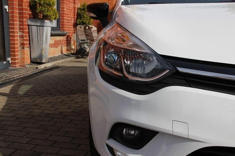 Gebraucht Renault Clio IV LIMITED 73 PS (53 kW) 2018 Weiß Limousine