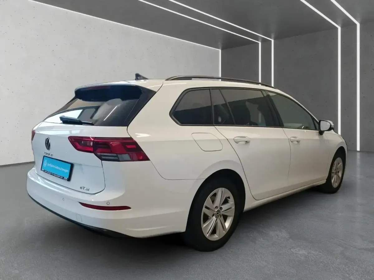 Gebraucht VW Golf VIII Life 150 PS (110 kW) 2024 Weiß Kombi