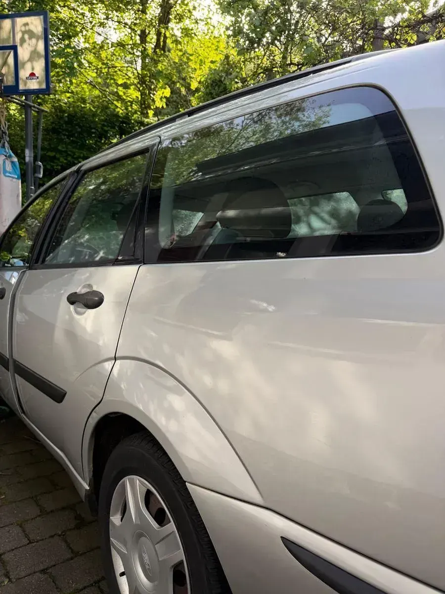 Gebraucht Ford Focus Finesse 101 PS (74 kW) 2002 Grau Limousine