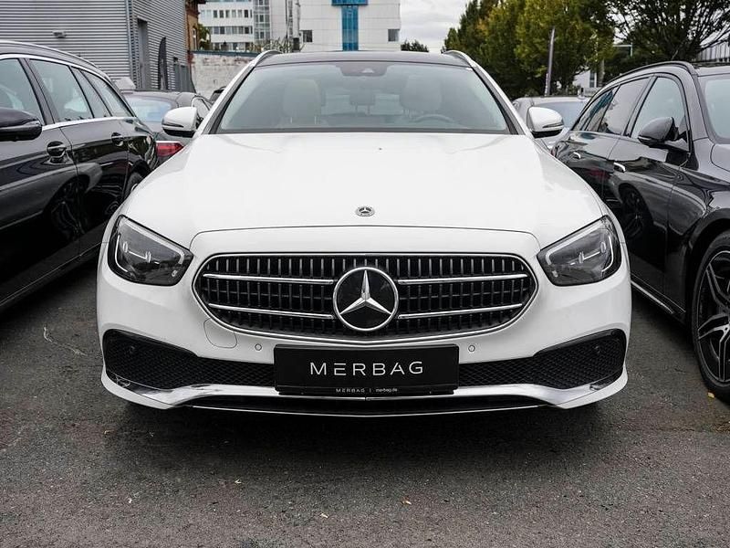 Gebraucht Mercedes E300 Avantgarde 194 PS (142 kW) 2022 Polarweiß Kombi