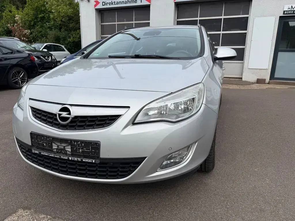 Gebraucht Opel Astra Design Edition 110 PS (80 kW) 2012 Silber Kombi