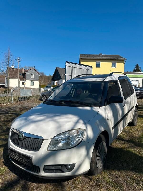 Weiß Gebraucht 2009 Skoda Roomster Kombi | 1.899 € (Guter Preis) - Bild 1/4