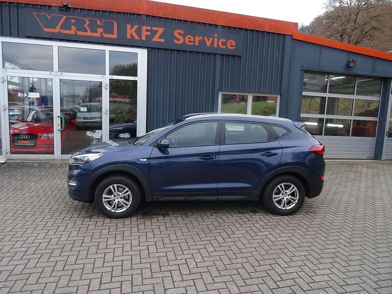 Blau Gebraucht 2018 Hyundai Tucson Classic SUV | 10.990 € (Superpreis) - Bild 1/4