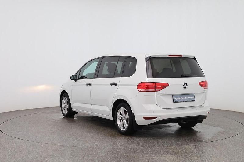 Gebraucht VW Touran Trendline 110 PS (80 kW) 2016 Weiß Van / Kleinbus