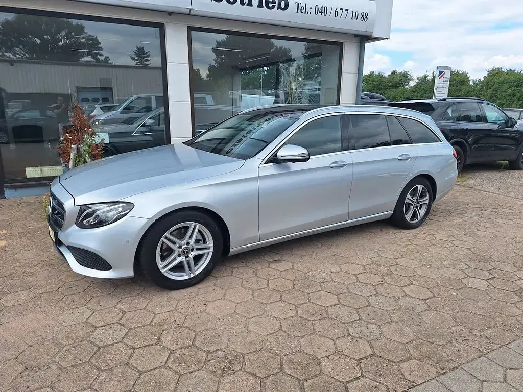 Gebraucht Mercedes E220 194 PS (142 kW) 2019 Silber Limousine