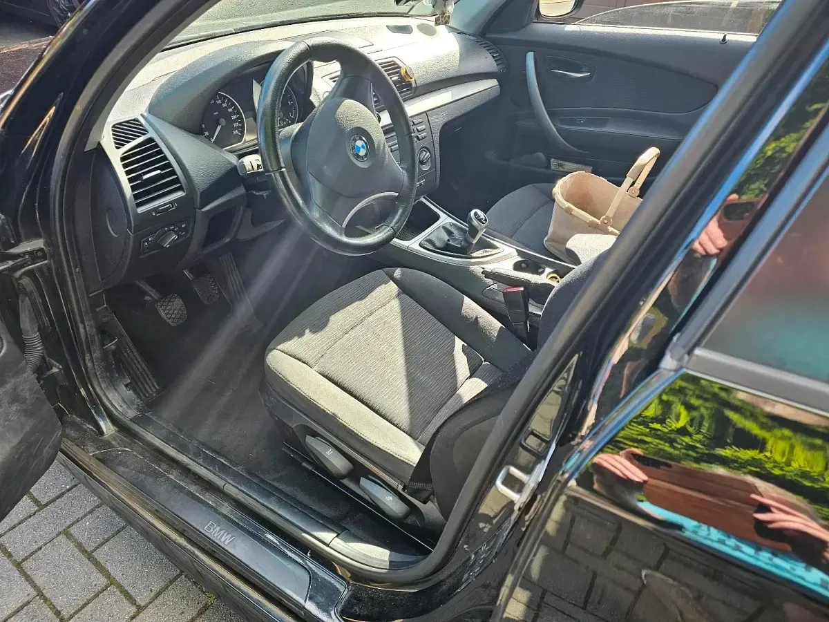 Gebraucht BMW 116 122 PS (89 kW) 2010 Schwarz Kleinwagen