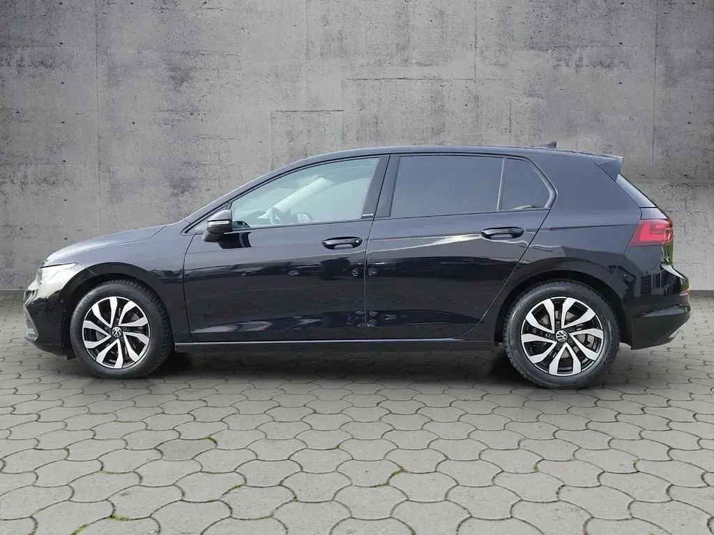 Gebraucht VW Golf VIII Active 150 PS (110 kW) 2022 Schwarz Limousine