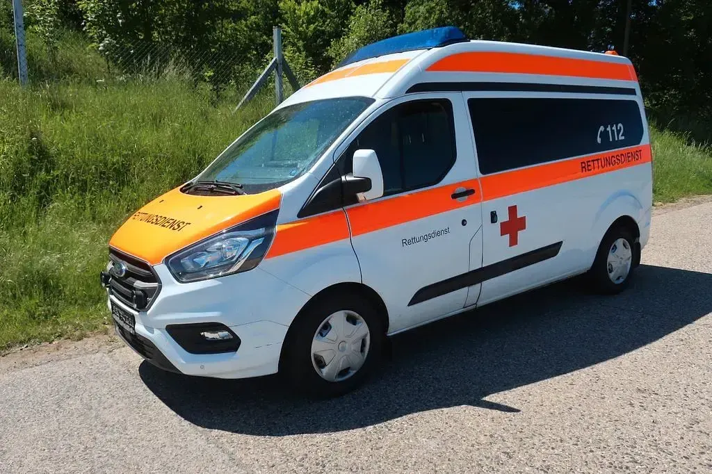 Gebraucht Ford Transit 131 PS (96 kW) 2018 Weiß Van / Kleinbus