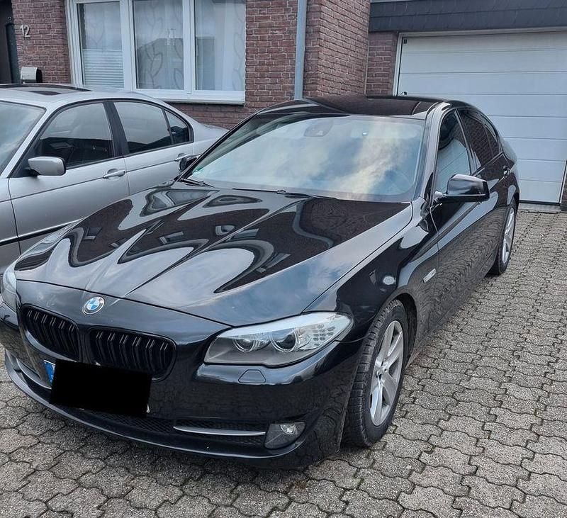 Schwarz Gebraucht 2011 BMW 520 Performance Limousine | 9.399 € (Guter Preis) - Bild 1/4
