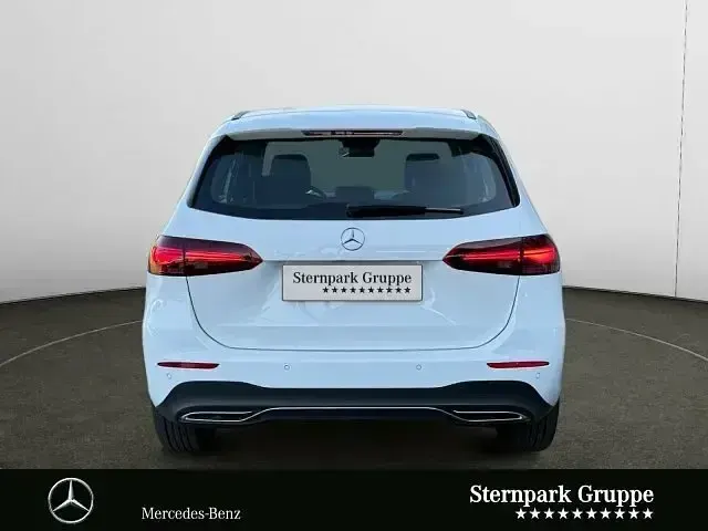 Gebraucht Mercedes B180 Progressive 136 PS (100 kW) 2024 Weiß Van / Kleinbus