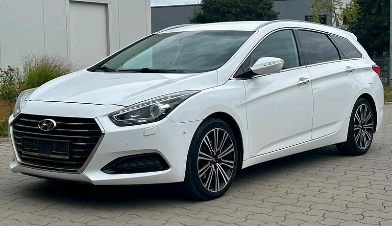 Weiß Gebraucht 2017 Hyundai i40 Premium Kombi | 8.900 € (Guter Preis) - Bild 1/4