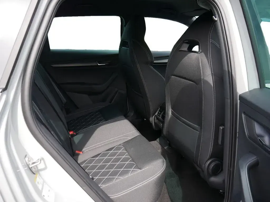 Neu Skoda Karoq SportLine 190 PS (139 kW) 2026 Grau SUV