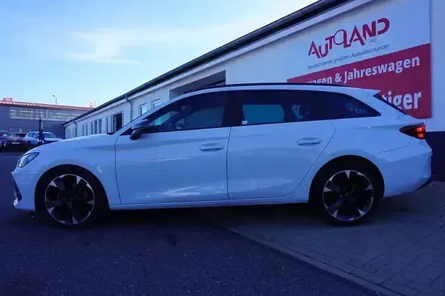Gebraucht Cupra Leon 150 PS (110 kW) 2024 Glacia weiß metallic Kombi