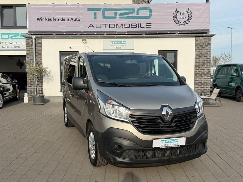 Gebraucht Renault Trafic Expression 125 PS (91 kW) 2017 Braun Van / Kleinbus